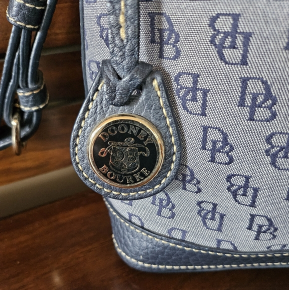 Dooney & Bourke Vintage DB Signature Crossbody! - Picture 2 of 9